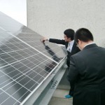 プロジェクト活動の様子（太陽光発電パネルの状況調査）